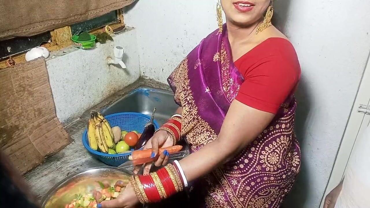 Kitchen Aunty Xxx - Devar Bhabhi Morning Kitchen XXX Fucking In Standing Doggy - Bhabhi Ko  Kitchen Me Choda watch online