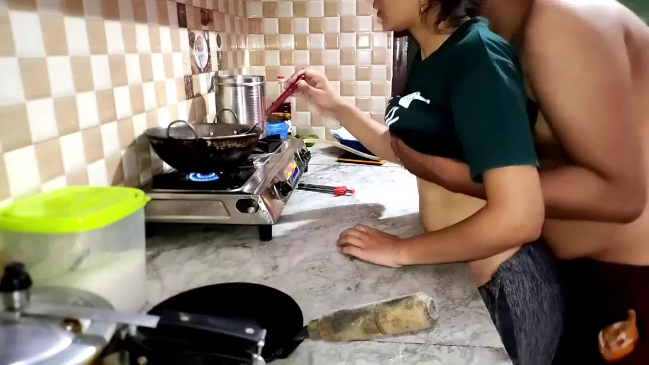 Jabardasti Xxx Video In Kitchen - Maid fuck in the kitchen watch online