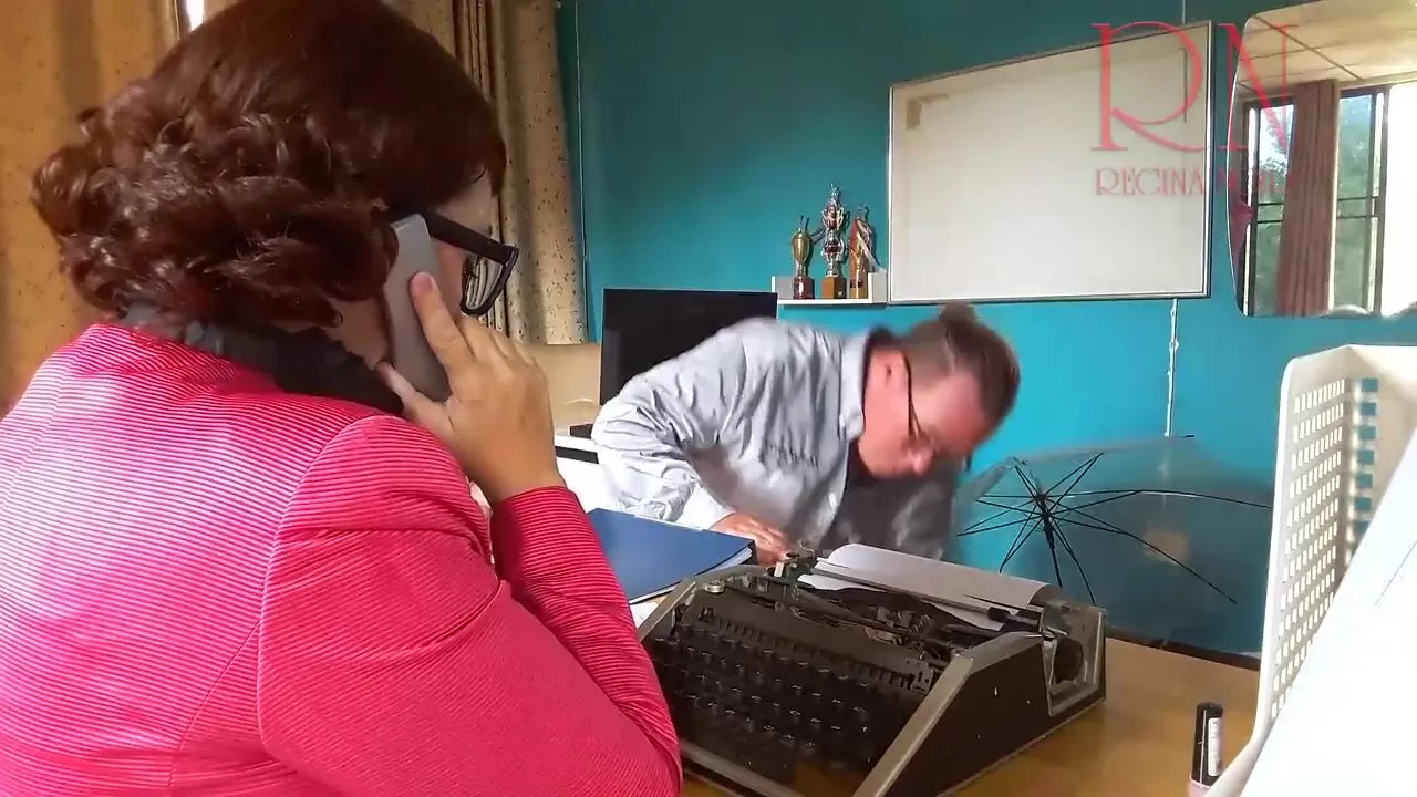 Порно видео секретарша на телефон