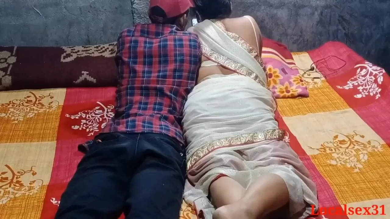 Indian Village Bhabhi Xxx Videos With Farmer In Badroom watch online