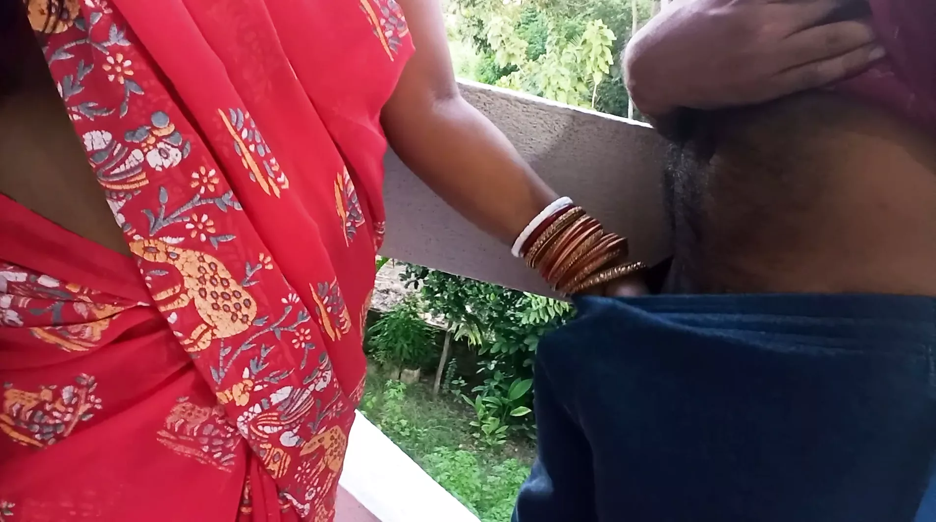 Aunty Ki Chudai Jabardasti - Balcony Pe Khadi Aunty Ko Patakar Jabardasti Choot Chudayi Kiya watch online
