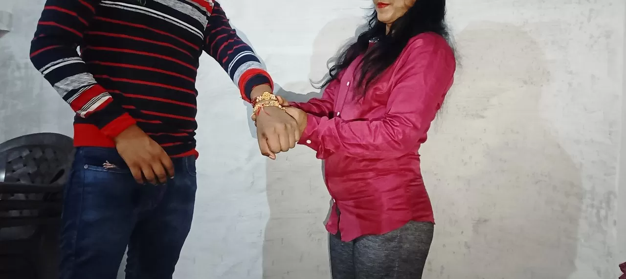 Xxx Vidyo Bae Behen - Raksha Bandhan Par Ghar aayi Soteli Bahan ko Khoob Maje se Choda_ Indian  Stepsister and stepbrother watch online