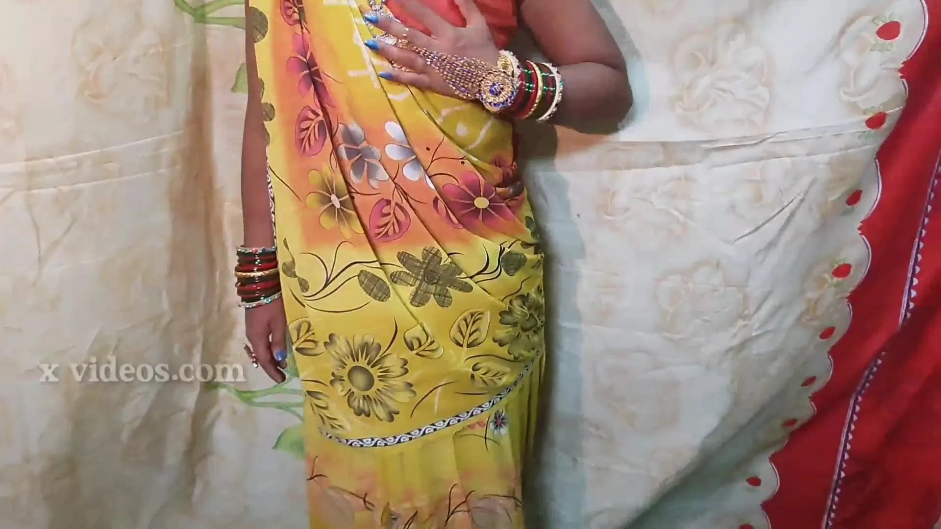 Hindi Me Saree Wali - XXX best first time sali ji looking great in saree Desi Hindi Voice watch  online