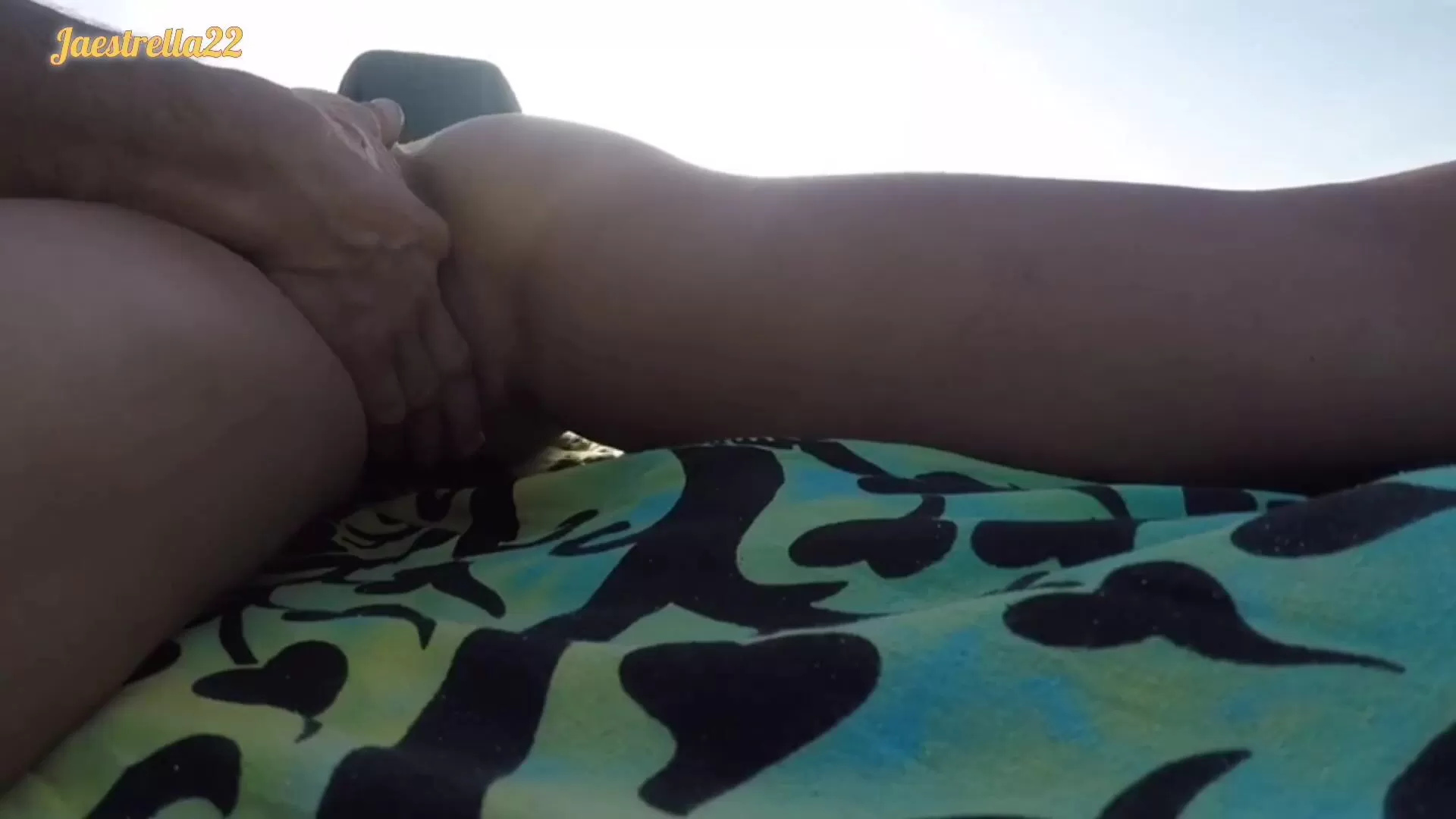 Порно видео Секс на нудистском пляже с незнакомцем