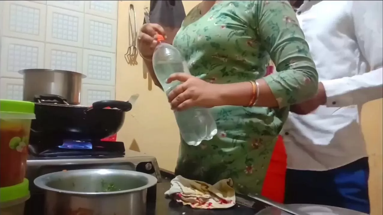 Porn Video Hd Hindi Lesbian Kichin - Indian hot wife got fucked while cooking in kitchen watch online