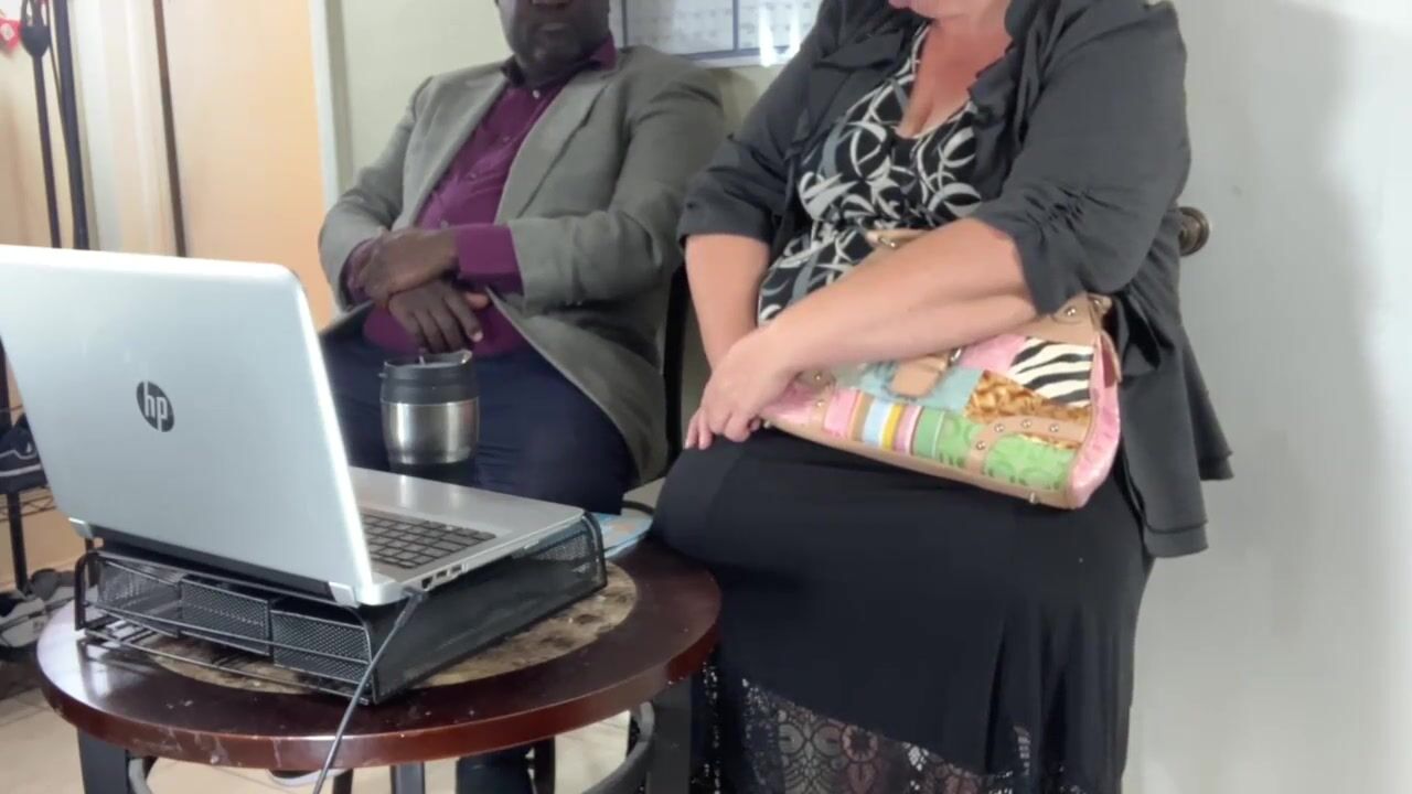 Geschäft kollision turned in afro schwanz oral-sex von excited sex ssbbw blond mutter id wie bis fick sekretär, boss eating fotze im büro (groß spunk fließen auf mangos) groß load online ansehen Bild