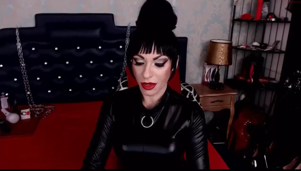 II-Heavy Smoking Mature Cam Mistress in Latex Catsuit смотреть онлайн