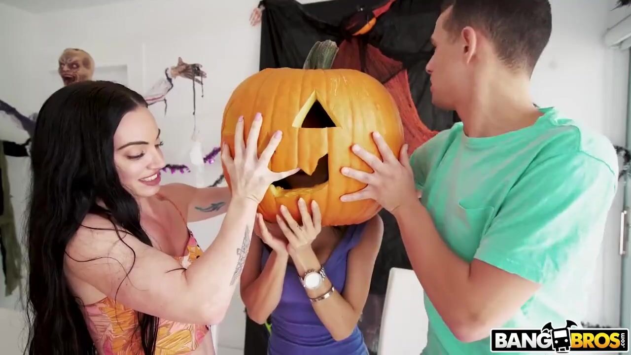 Halloween Mom Porn - Mamma Can't Live Without to Fuck on Halloween- Tia Cyrus watch online