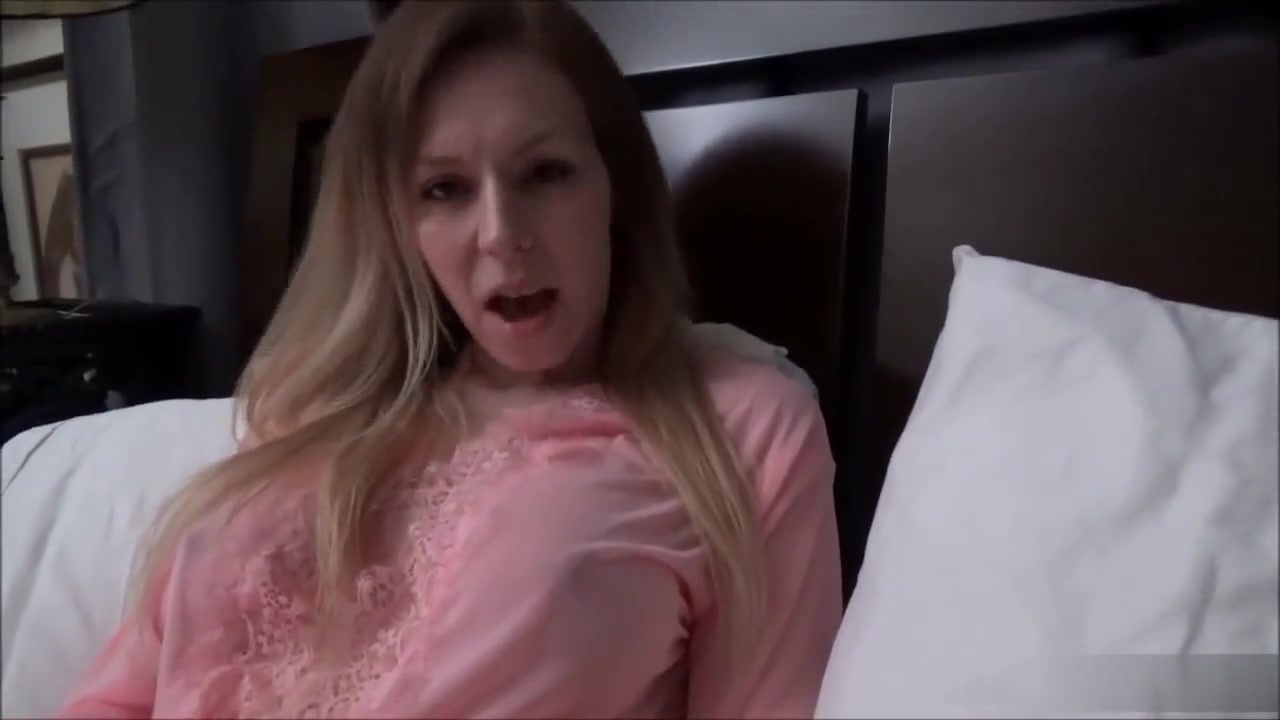 Sexxy Mom - Unexpected Sleepover with my sexy mom watch online