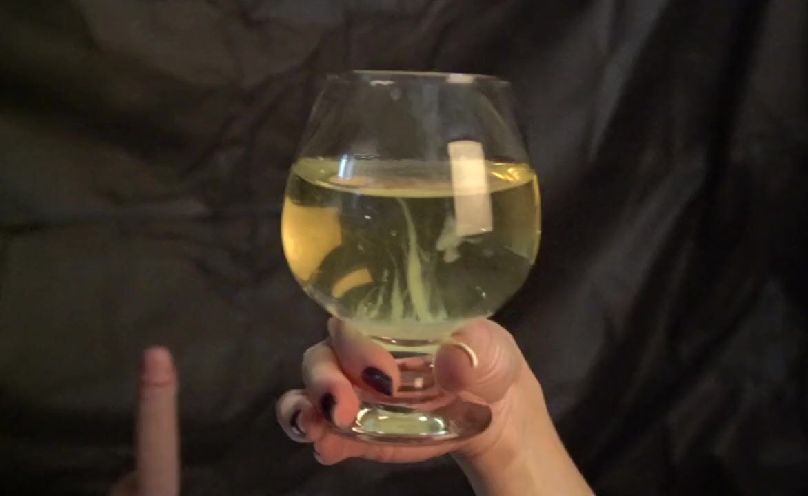 I drank a glass of urine with sperm after a blowjob pic