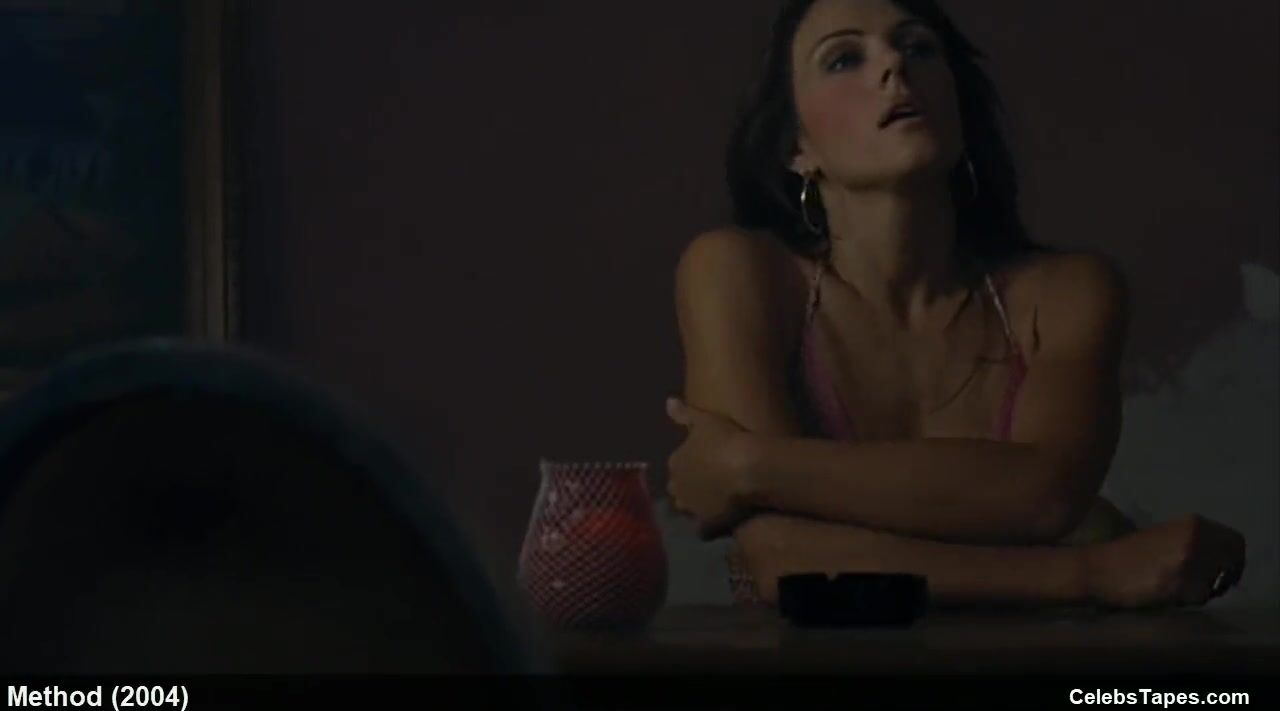 Ünlü Aktris Elizabeth Hurley Filmde Sıcak Seks Aksiyonu çevrimiçi izle