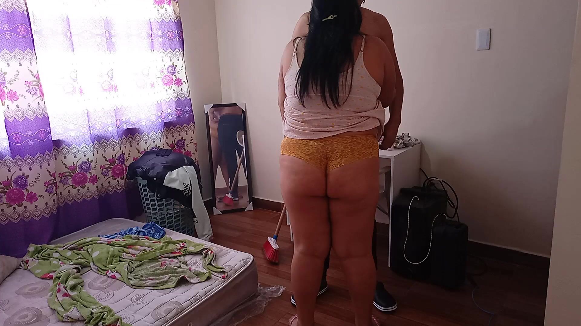 The cleaning girl enters my room and I manage to seduce her I put a hidden camera I record all that fucking that Chubby so rich very good blowjob watch online image