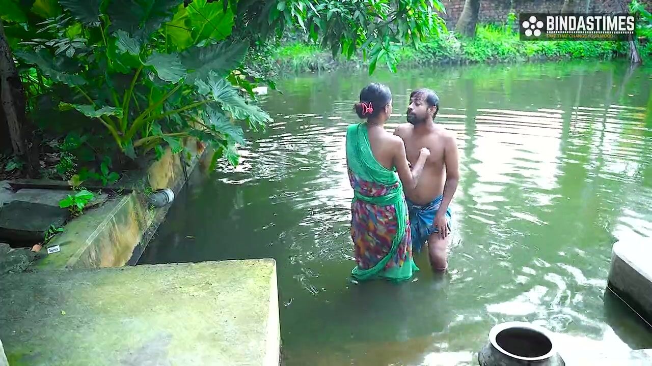 Kaamwali Bai ke sath Outdoor Masti Doodh Nikal ke ( Hindi Audio ) watch online