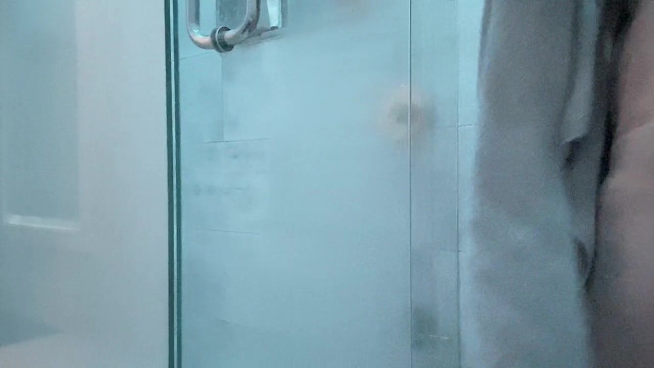 Câmara de chuveiro asiática GILF tímida por Andrewtatt assistir online foto imagem