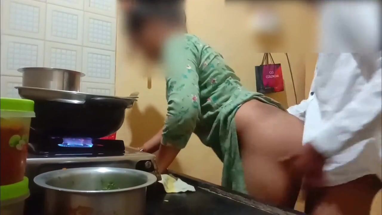 amateur housewife pays a whore