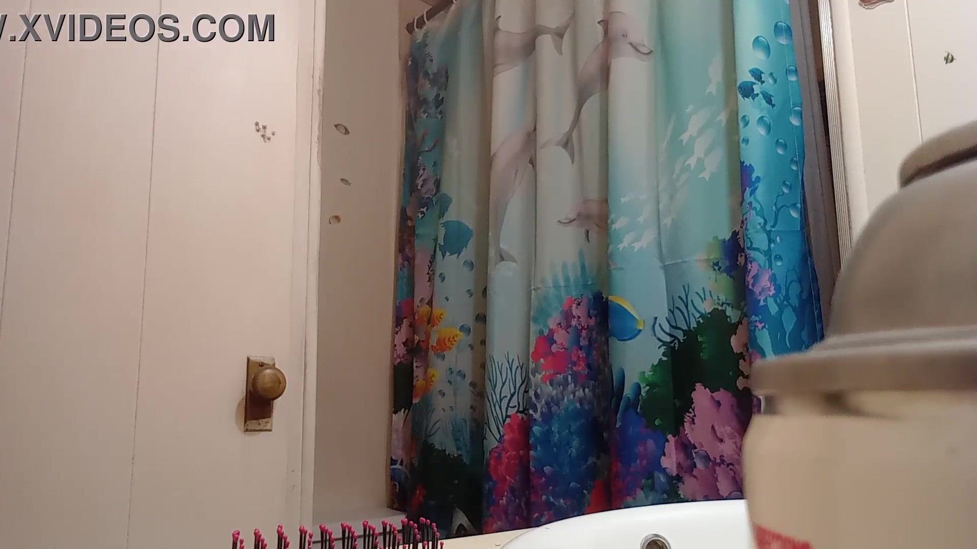 Caught mom taking a shower watch online