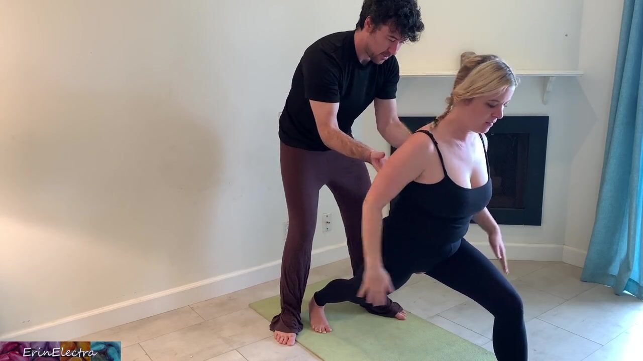 mamma insegna yoga amatoriale