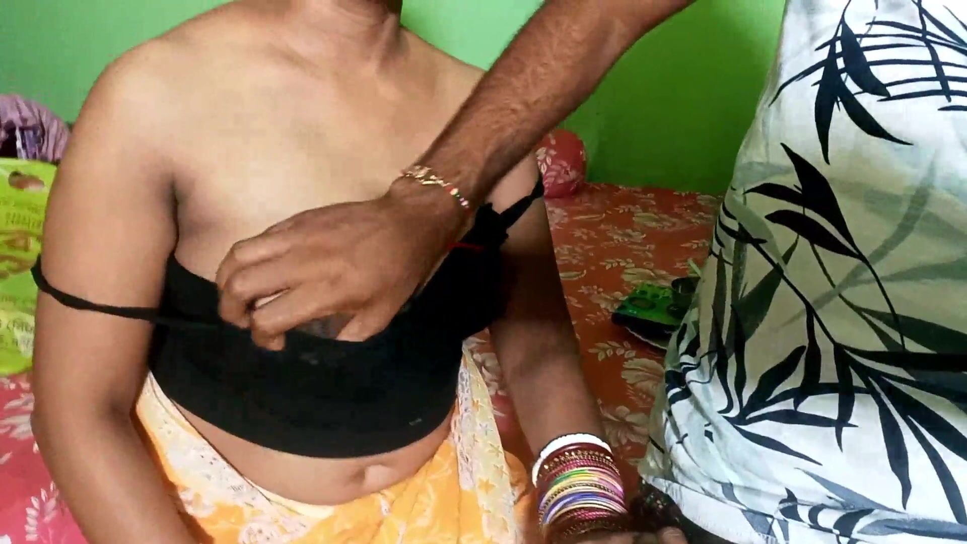 On Raksha Bandhan, brother gave a unique gift to his step sister. watch  online