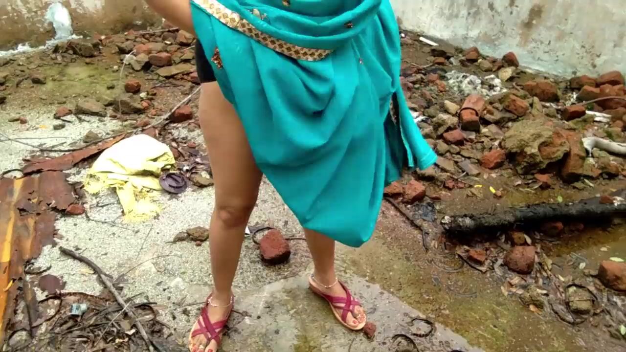 Desi Indian Aunt Outdoor Public Pissing Video Compilation watch online hq nude pic